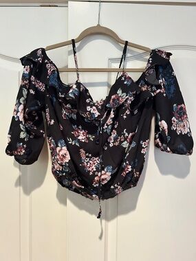 Floral cold Shoulder Ruffle Crop Top - Black